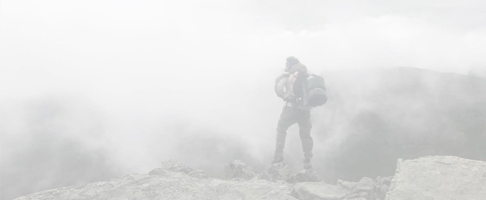 balazs-busznyak-3mtcyvbAqzM-unsplash 20 كرتون مياه ميراد 200 مل